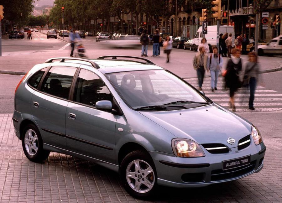  Nissan Almera Tino 2000 года  (фото 8 из 18)